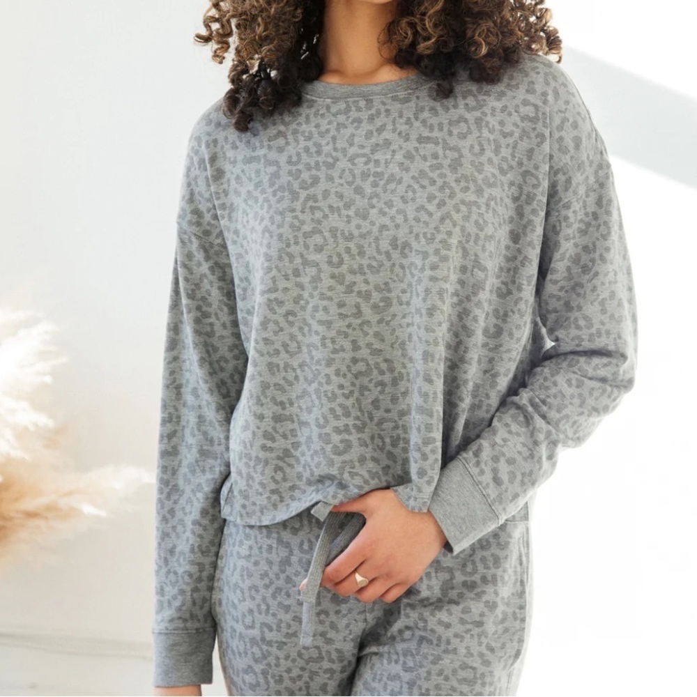 𝅺THREAD & Supply Aliza Leopard Print Sweatshirt size XS